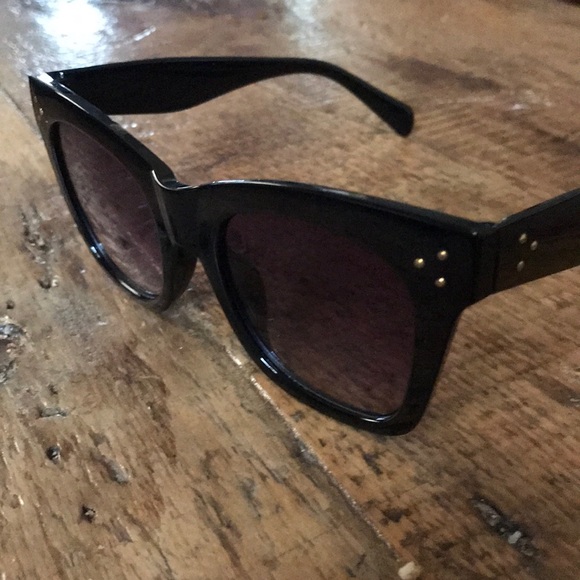 New! Black Oversized Sunglass - Picture 2 of 9